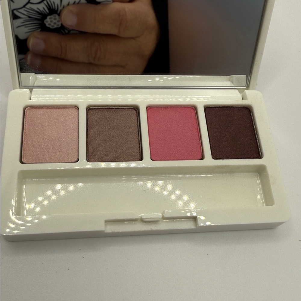 Clinique Eyeshadow Quad - Picture 2 of 6